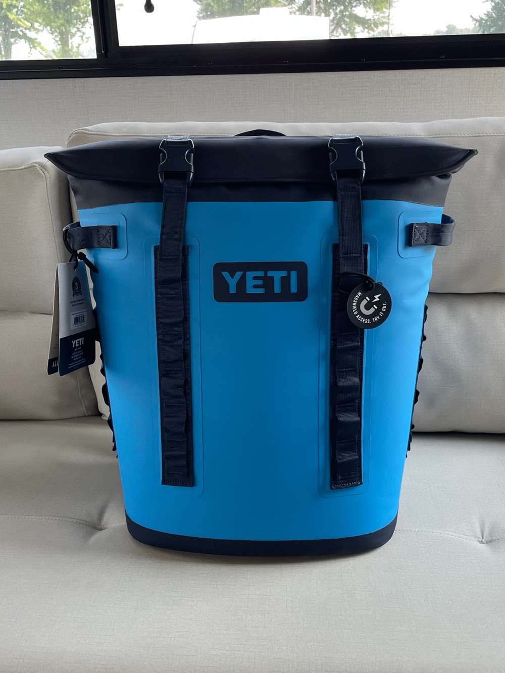 (NWT) Yeti Sky Blue and Navy Blue Waterproof Backpack Cooler
